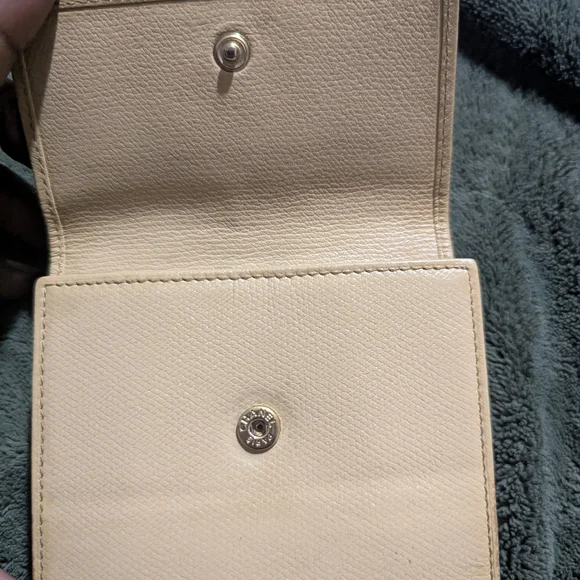 SALE CHANEL AUTHENTIC Cream Leather Compact Wallet with CC Logo Very Beautiful! - Picture 10 of 14